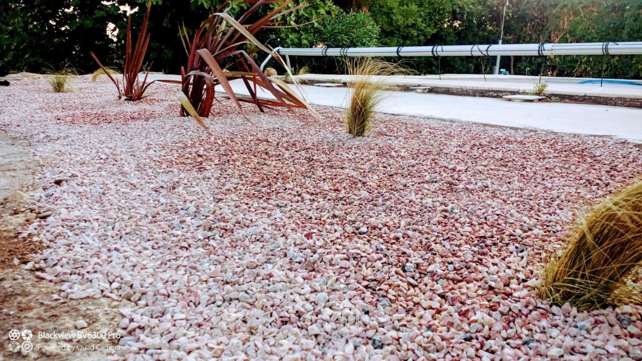Offrez-Vous Un Sejour Dans Notre Gite A Entressen Une Grande Piscine Pour Se Rafraichir ,Un Espace De Jeux Pour Enfants Pour Des Heures De Divertissement Un Terrain De Petanque Pour Des Parties Endiablees Eksteriør billede
