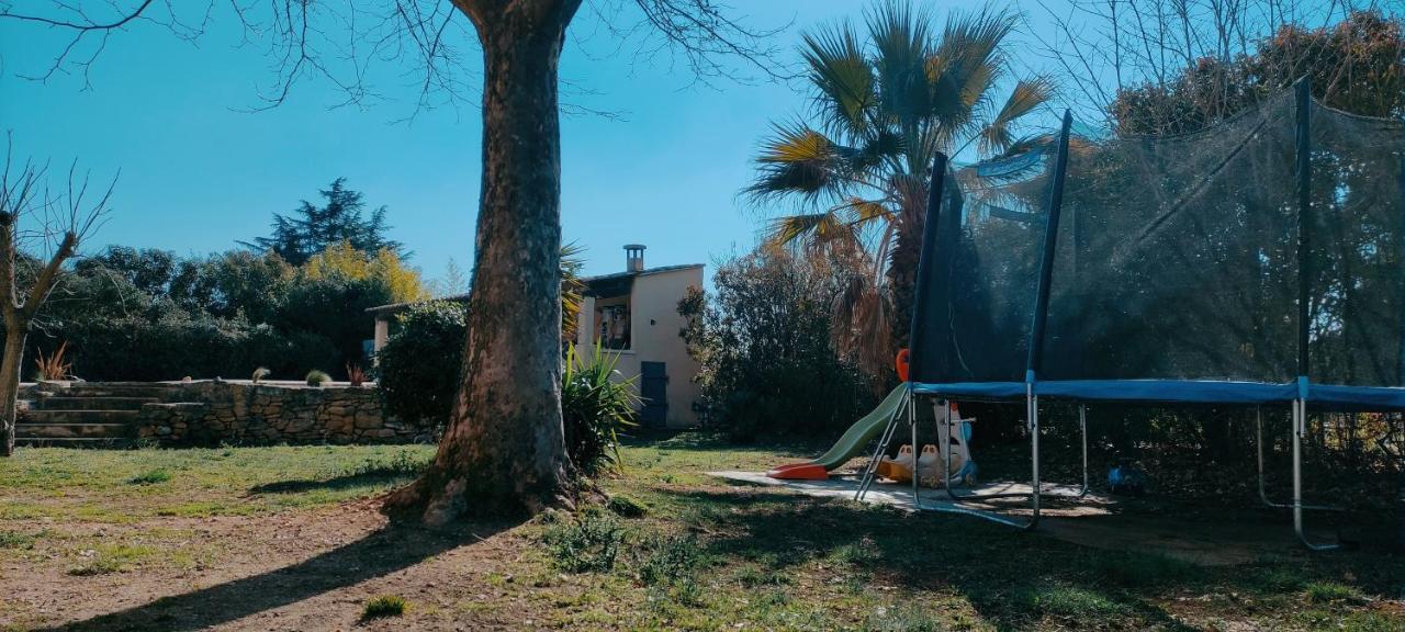 Offrez-Vous Un Sejour Dans Notre Gite A Entressen Une Grande Piscine Pour Se Rafraichir ,Un Espace De Jeux Pour Enfants Pour Des Heures De Divertissement Un Terrain De Petanque Pour Des Parties Endiablees Eksteriør billede