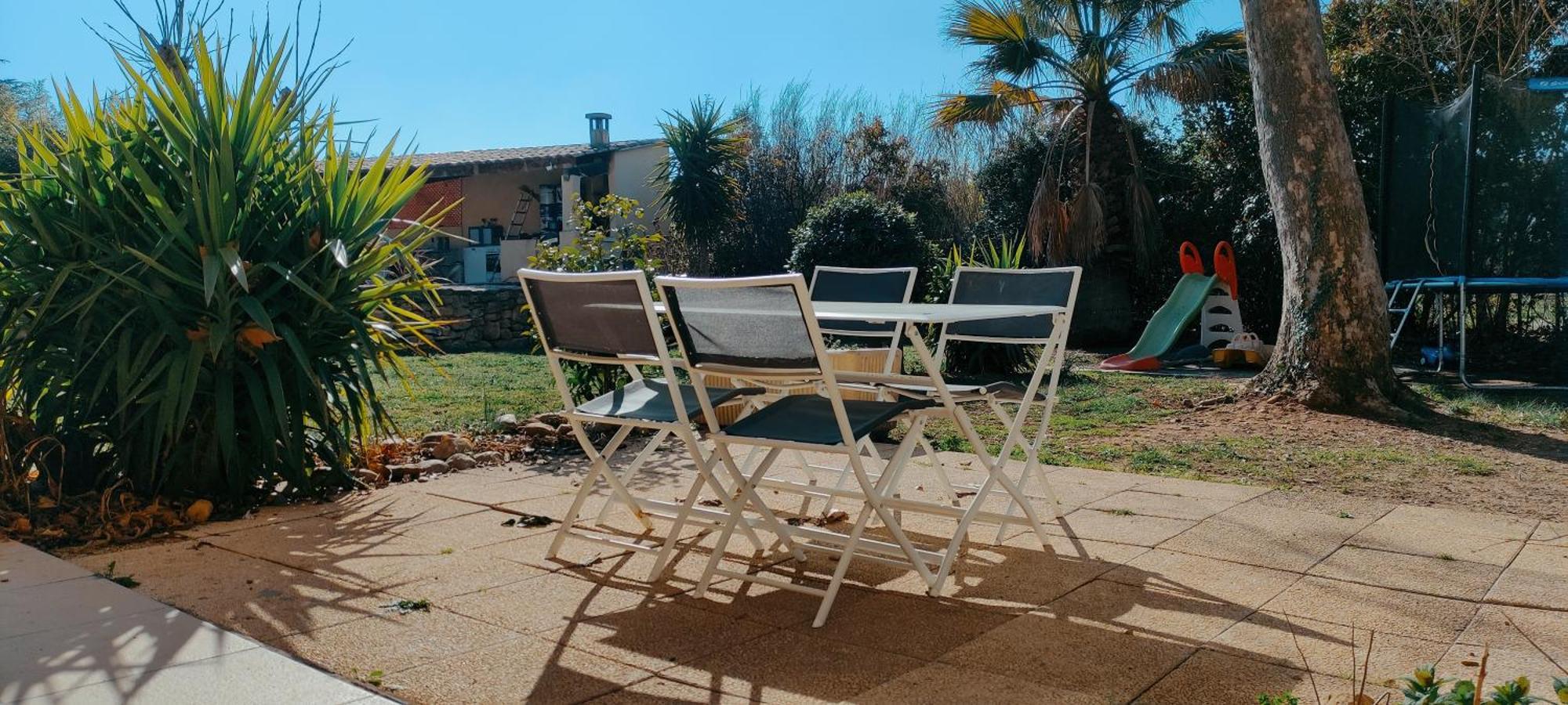 Offrez-Vous Un Sejour Dans Notre Gite A Entressen Une Grande Piscine Pour Se Rafraichir ,Un Espace De Jeux Pour Enfants Pour Des Heures De Divertissement Un Terrain De Petanque Pour Des Parties Endiablees Eksteriør billede