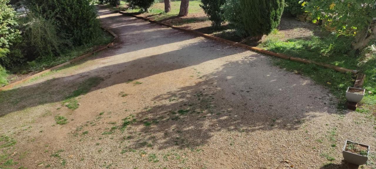 Offrez-Vous Un Sejour Dans Notre Gite A Entressen Une Grande Piscine Pour Se Rafraichir ,Un Espace De Jeux Pour Enfants Pour Des Heures De Divertissement Un Terrain De Petanque Pour Des Parties Endiablees Eksteriør billede