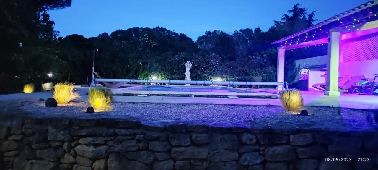 Offrez-Vous Un Sejour Dans Notre Gite A Entressen Une Grande Piscine Pour Se Rafraichir ,Un Espace De Jeux Pour Enfants Pour Des Heures De Divertissement Un Terrain De Petanque Pour Des Parties Endiablees Eksteriør billede