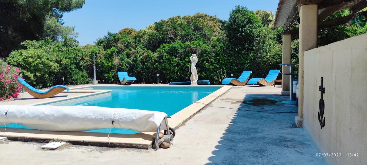 Offrez-Vous Un Sejour Dans Notre Gite A Entressen Une Grande Piscine Pour Se Rafraichir ,Un Espace De Jeux Pour Enfants Pour Des Heures De Divertissement Un Terrain De Petanque Pour Des Parties Endiablees Eksteriør billede