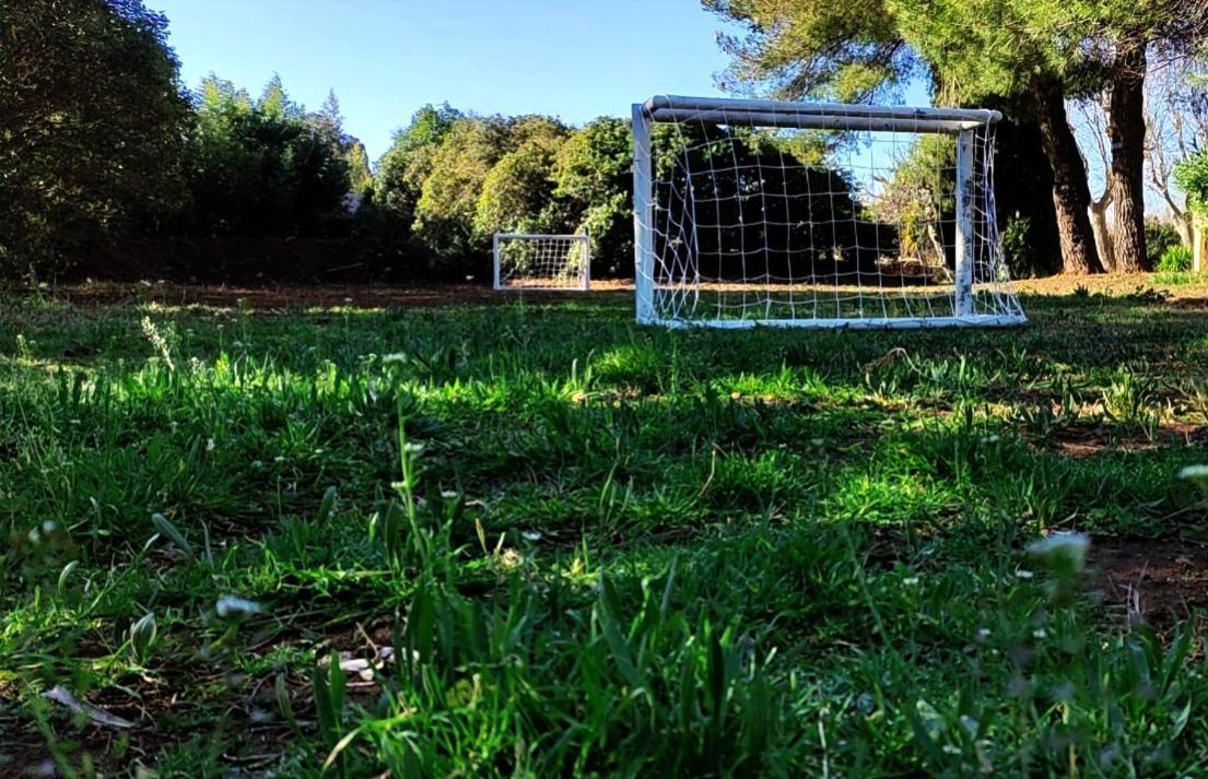 Offrez-Vous Un Sejour Dans Notre Gite A Entressen Une Grande Piscine Pour Se Rafraichir ,Un Espace De Jeux Pour Enfants Pour Des Heures De Divertissement Un Terrain De Petanque Pour Des Parties Endiablees Eksteriør billede